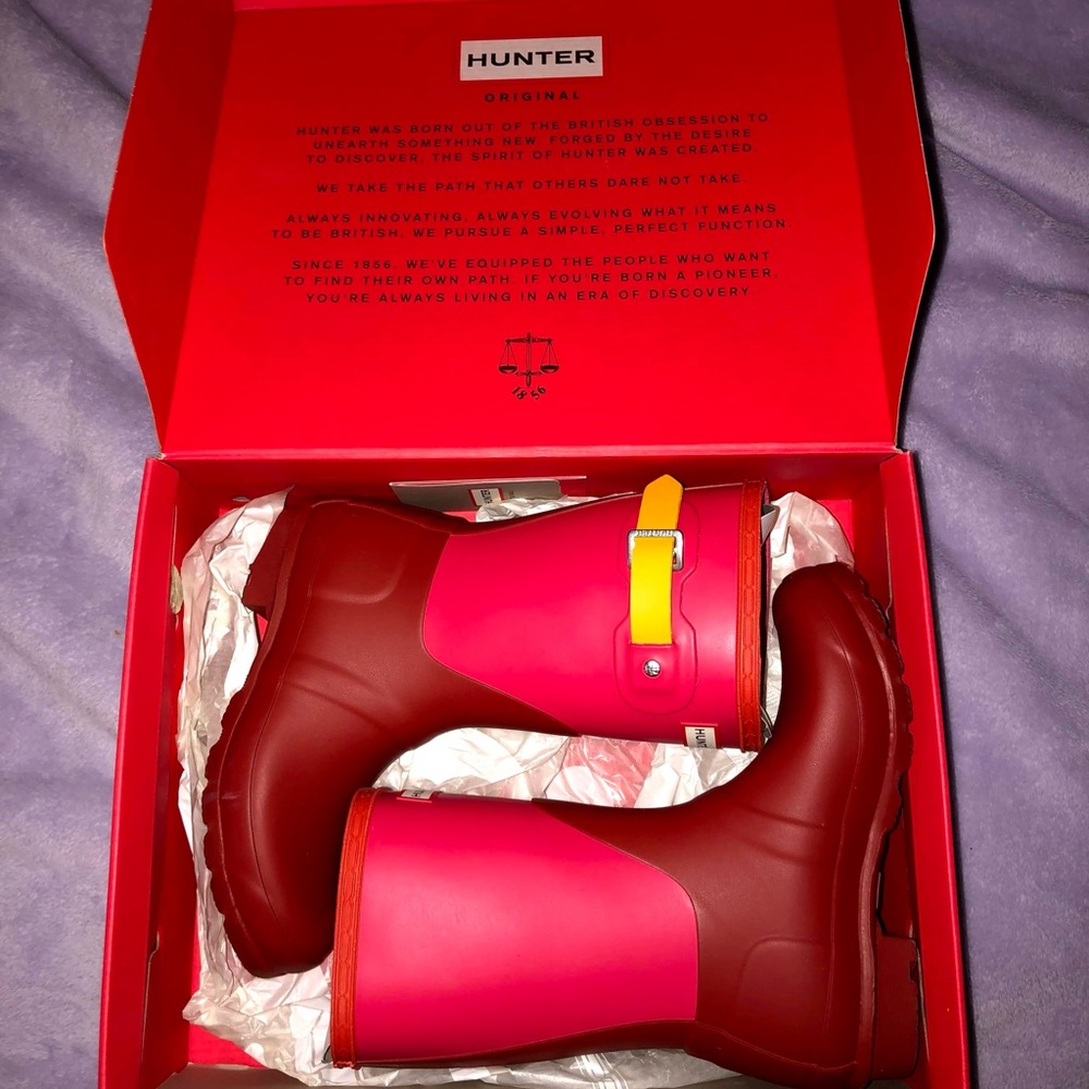 Multicolored HUNTER Boots • Size 6 •